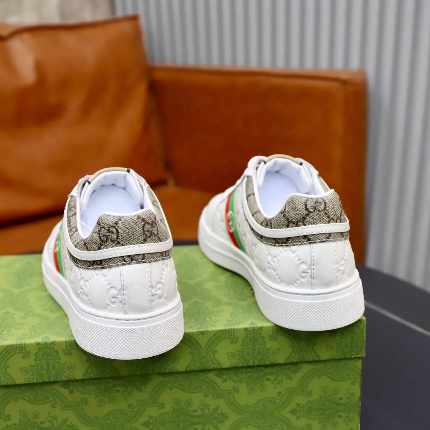 Ex-factory price: 440💰🙅‍♂️🙅‍♂️🙅‍♂️ Brand: GUCCI Standard code: 38-44 (45 customized) Grade: Same as the official website Material: Original material splicing Comfortable and breathable lining Lightweight and wear-resistant sports outsole Style category: Men's fashionable casual shoes Running sneakers Distinguished luxury brand elements Top luxury Color: actual picture color